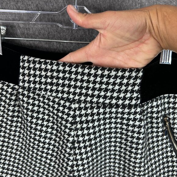 Five Plus Shorts Womens Large, Runs Smaller, Black White Houndstooth Lined - Picture 8 of 15
